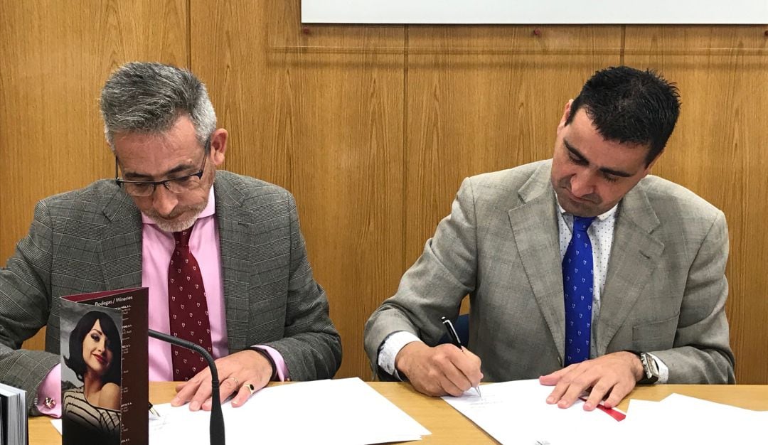 Firma del convenio de colaboración entre DO Valdepeñas y el Festival de Teatro Clásico de Almagro 