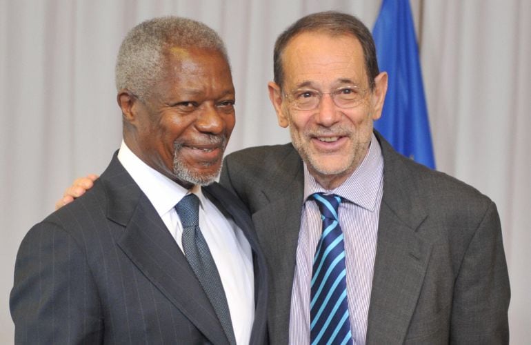 Javier Solana y Kofi Annan en un encuentro en Bruselas el 27 de mayo de 2008