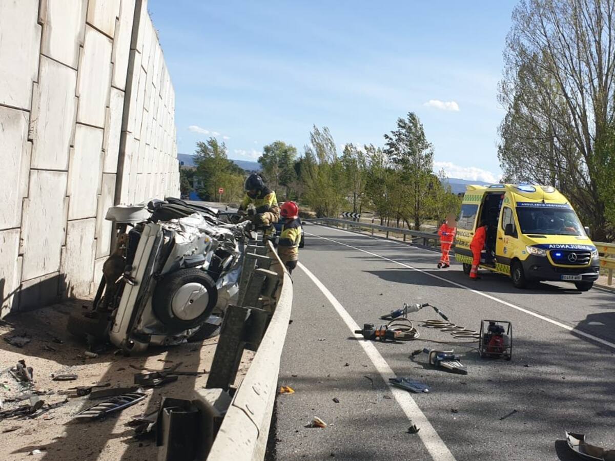 Un herido tras caer por un puente en en enlace de autovía Ávila-Salamanca