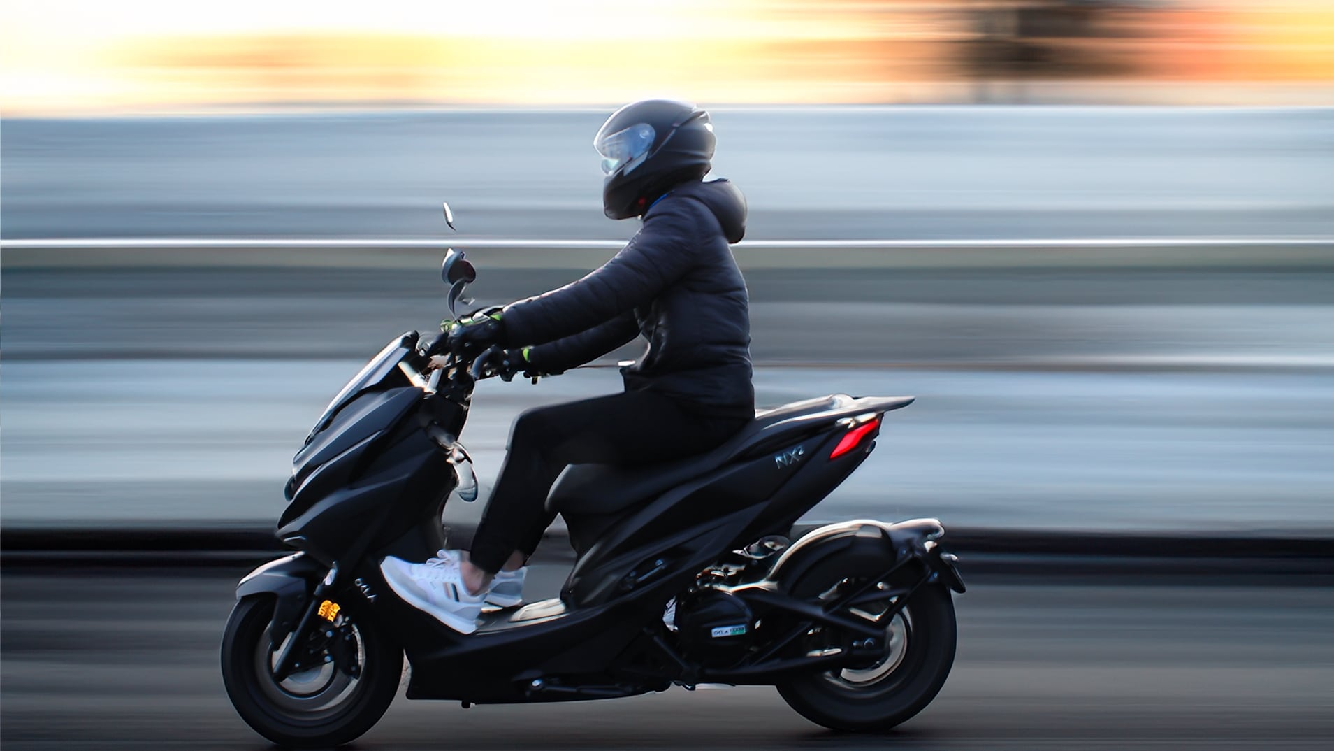 Moto eléctrica en una foto de archivo