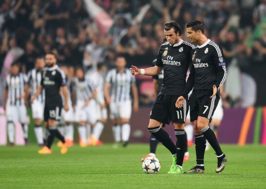 Bale y Cristiano hablan después de recibir el segundo gol