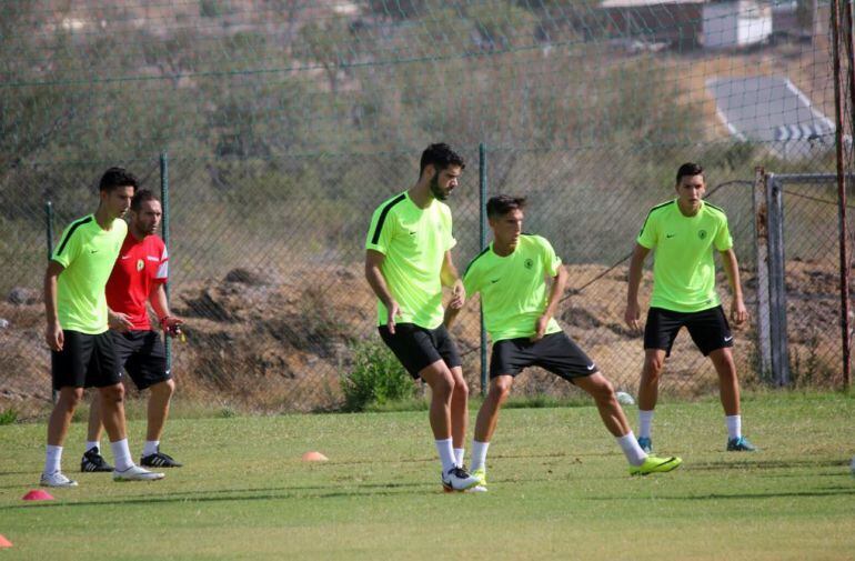 Álvaro Salinas, junto a Román, entrenandose en las instalaciones de Fontcalent