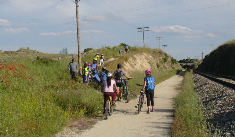 Los participantes en el programa BiciSalud combaten la obesidad montando en bicicleta