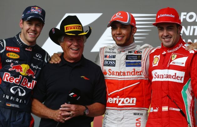 Mario Andretti, con Vettel, Hamilton y Alonso en el GP de Estados Unidos de 2012.