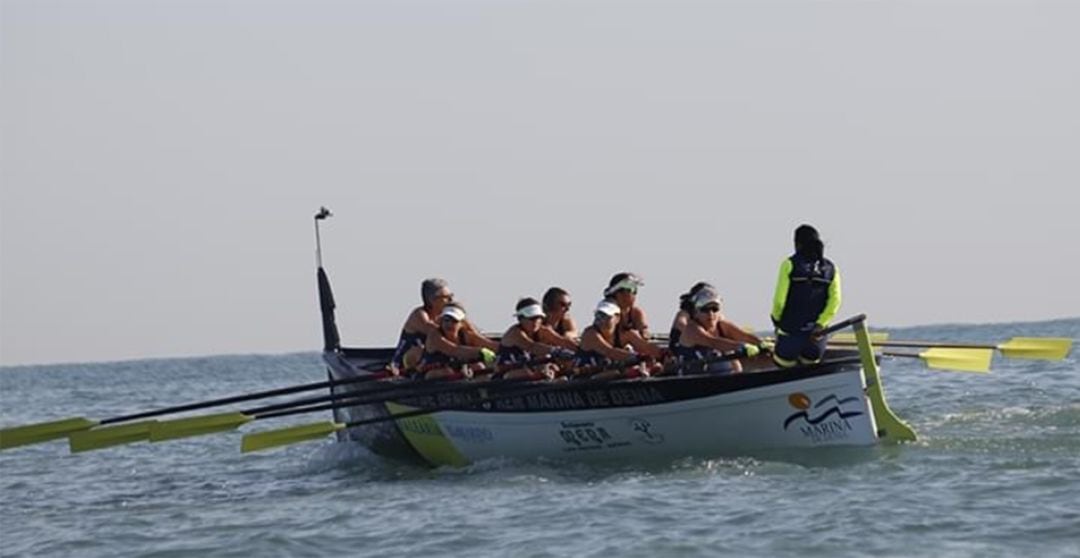 Veteranas del Club Rem Dénia en la regata de Valencia.