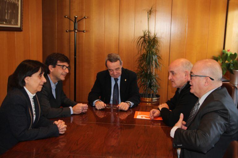 Rosa Ferrer amb Jordi Cinca, presentant la candidatura DA+CD'I a Andorra la Vella a les passades generals del març davant Jordi Minguillón, investit ja nou cònsol major.