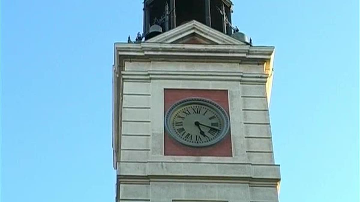 ¿Qué hay detrás del reloj de la Puerta del Sol?