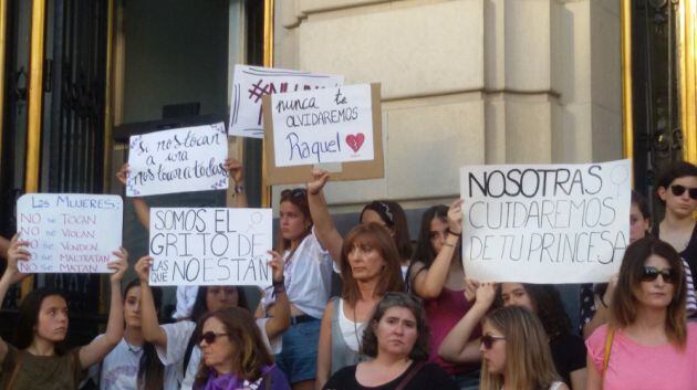 Adolescentes y sus pancartas