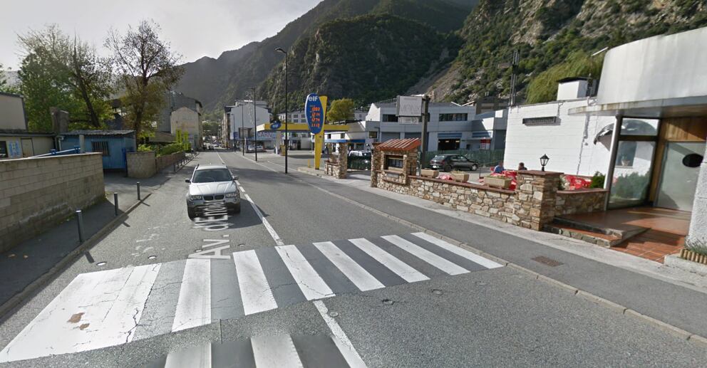 La zona de l'atropellament succeït aquest  matí a l'avinguda d'Enclar de Santa Coloma.