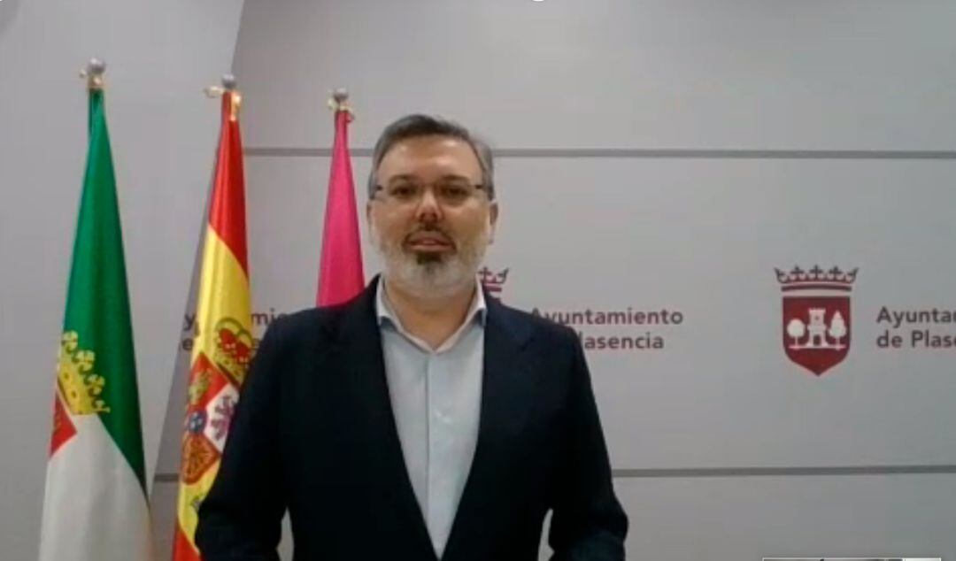 El alcalde de Plasencia, Fernando Pizarro, comparece por videoconferencia