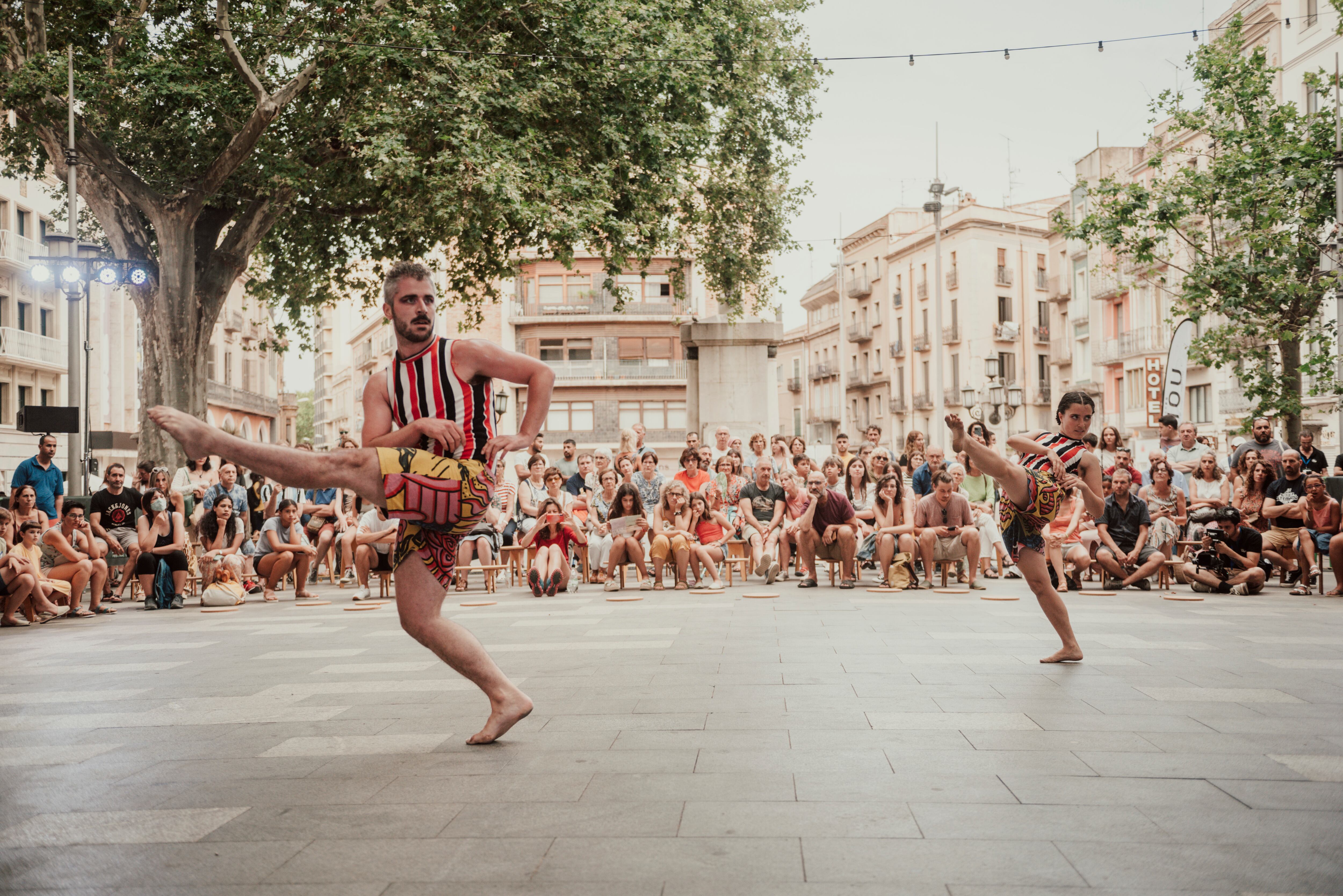 La companyia Eyas Dance Project durant la seva actuació el passat 3 de juliol a la Rambla de Figueres