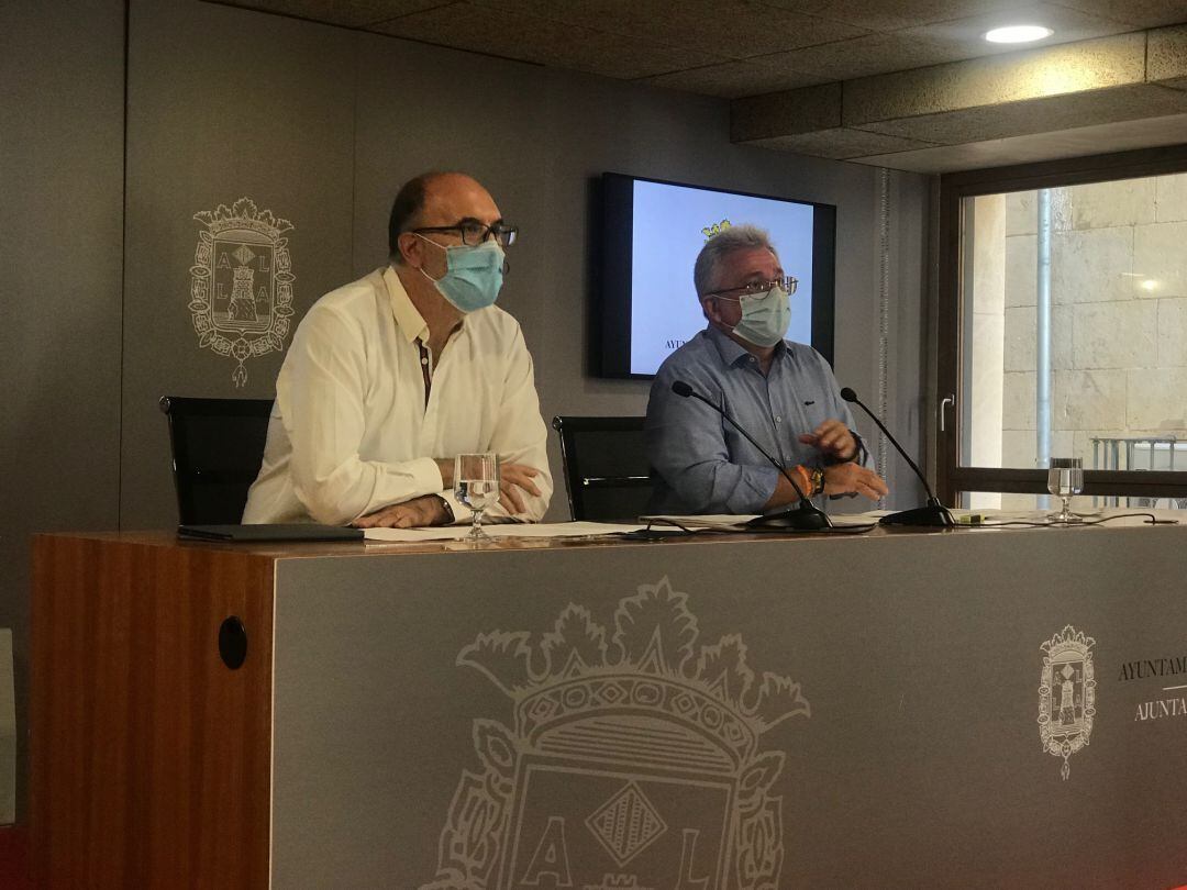 Los portavoces municipales, Antonio Manresa y Manuel Villar, en rueda de prensa