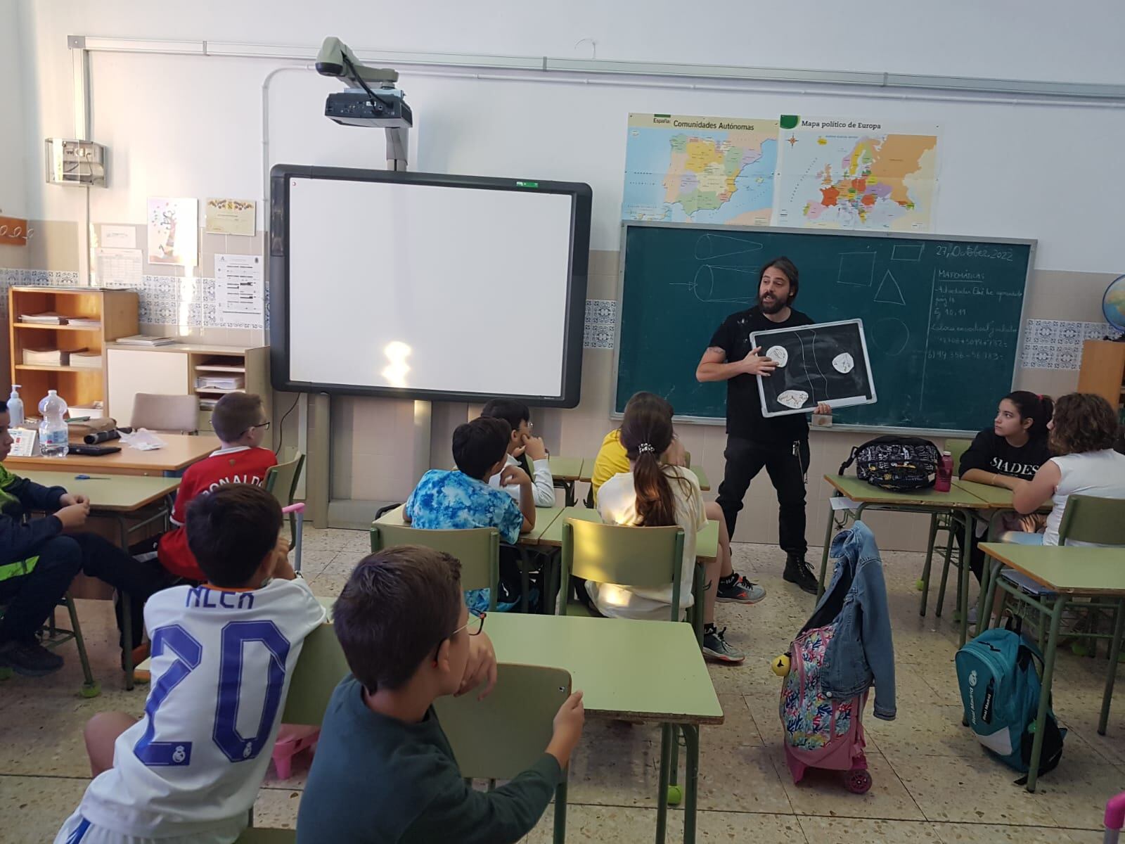 En dos cursos, los profesores tendrán dos horas lectivas menos