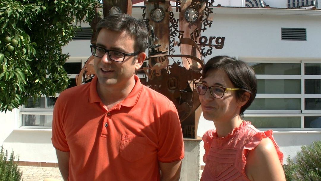 José Ruiz y Sandrine García, director y secretaria, respectivamente de la Escuela Oficial de Idiomas de Andújar.