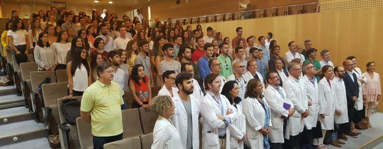 Médicos que empiezan sus prácticas e n el CHUAC