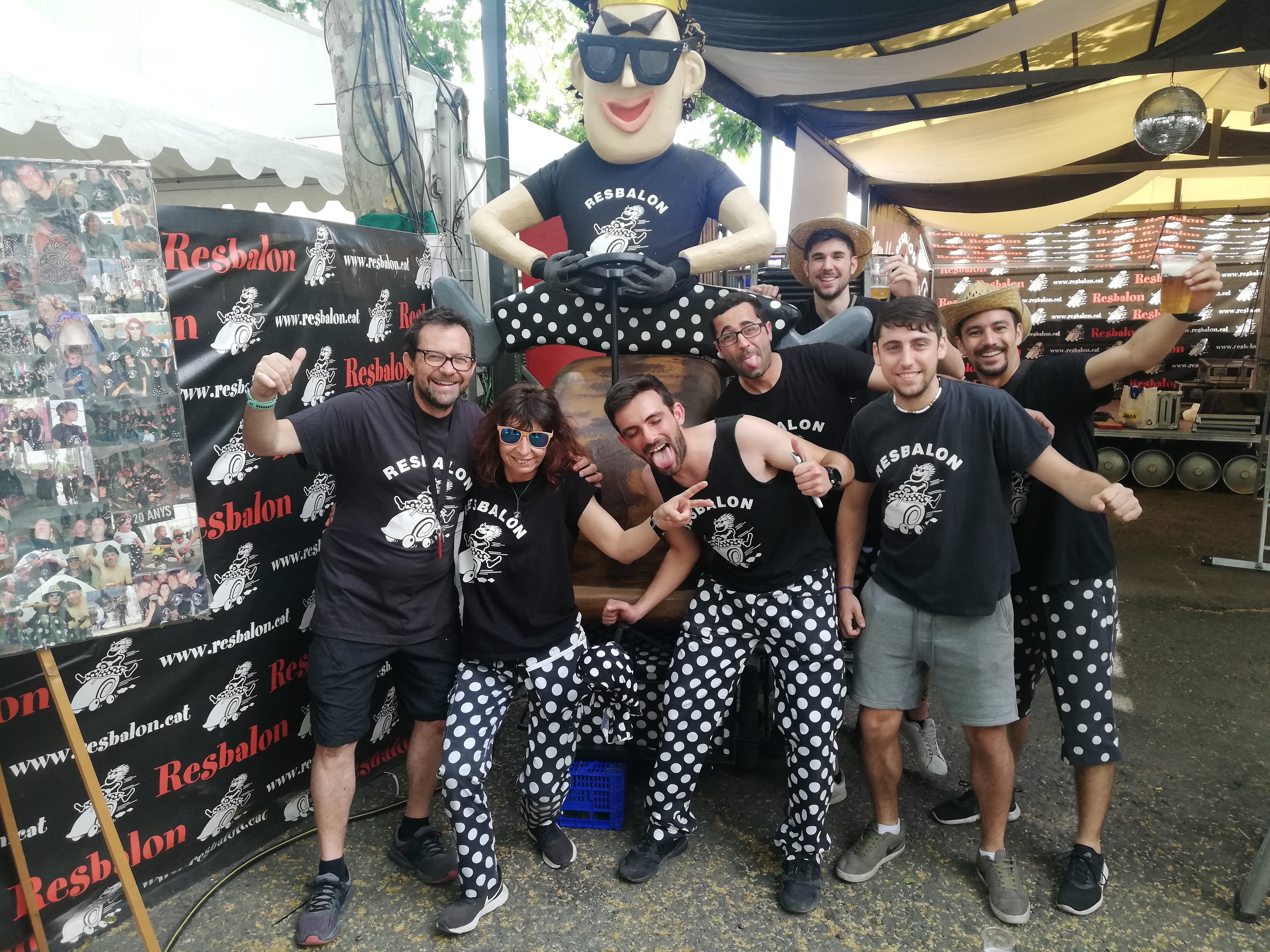 Ganes de gresca ja aquest matí de divendres a la Colla Resbalon, Colla d'Honor d'aquest Aplec 2022.