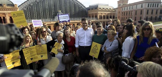 El secretario general del PSOE, Pedro Sánchez, durante su comparecencia ante los medios en Atocha.