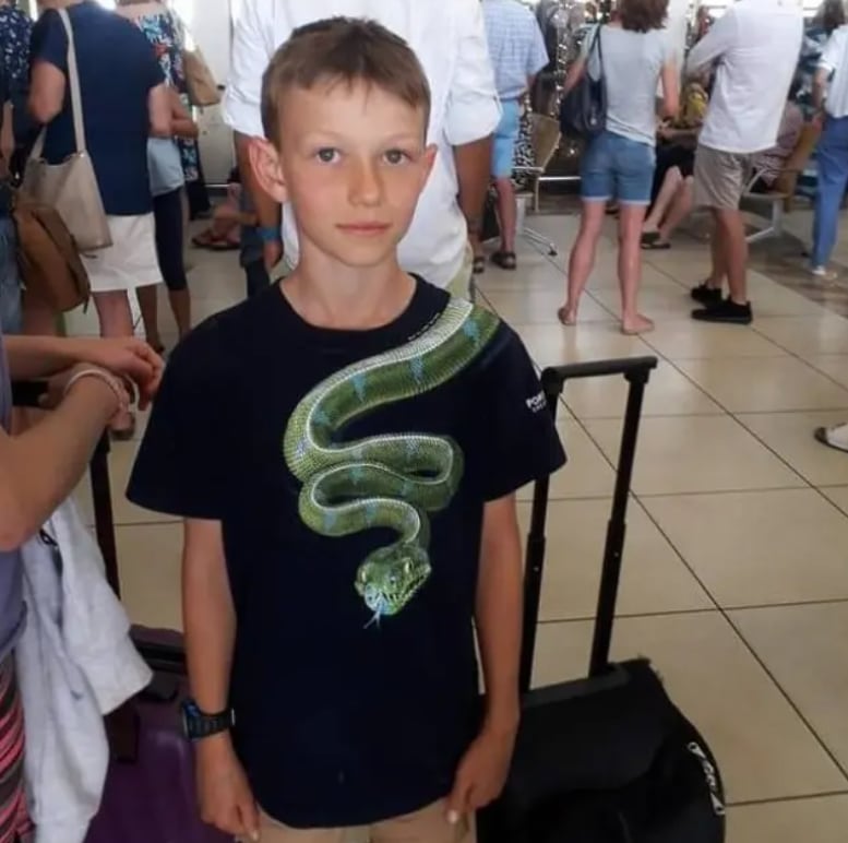 Imagen de Stevie Lucas con la camiseta de la serpiente.