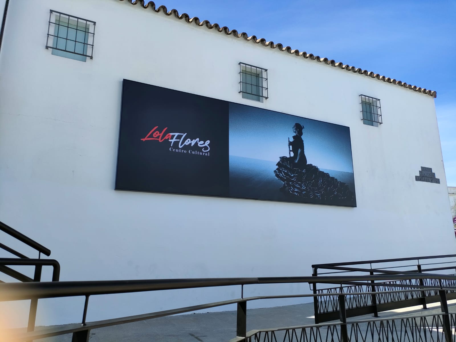 Una imagen de Lola Flores en una de las fachadas de su Museo de Jerez