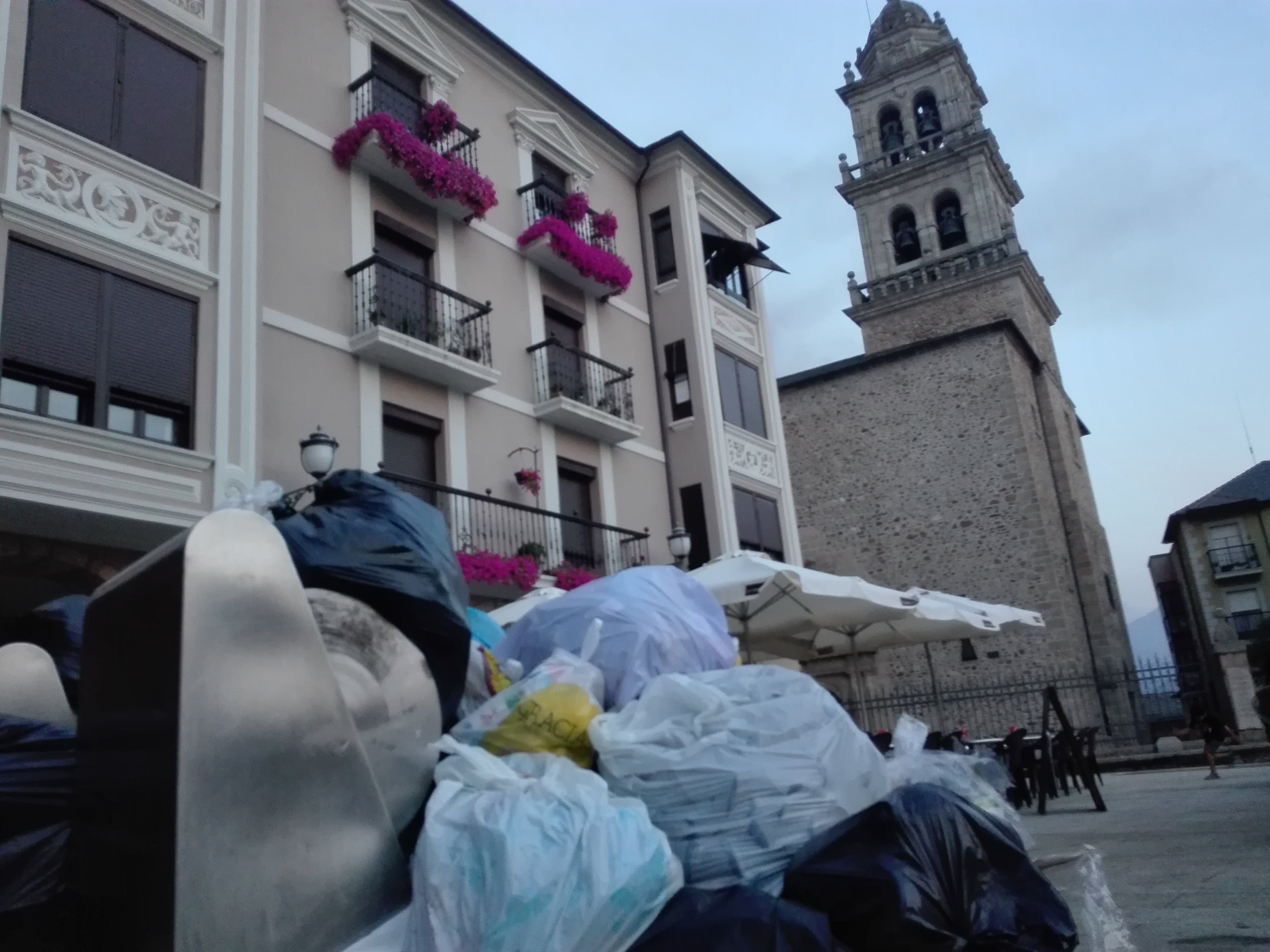 Acumulación de basuras en Ponferrada