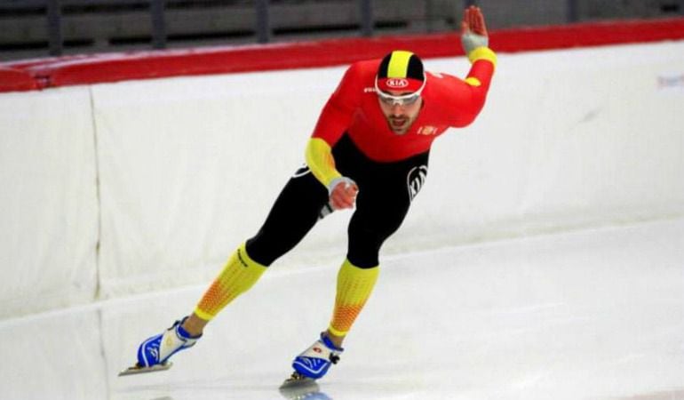 El patinador alavés compite el domingo en los 1.500 mts.