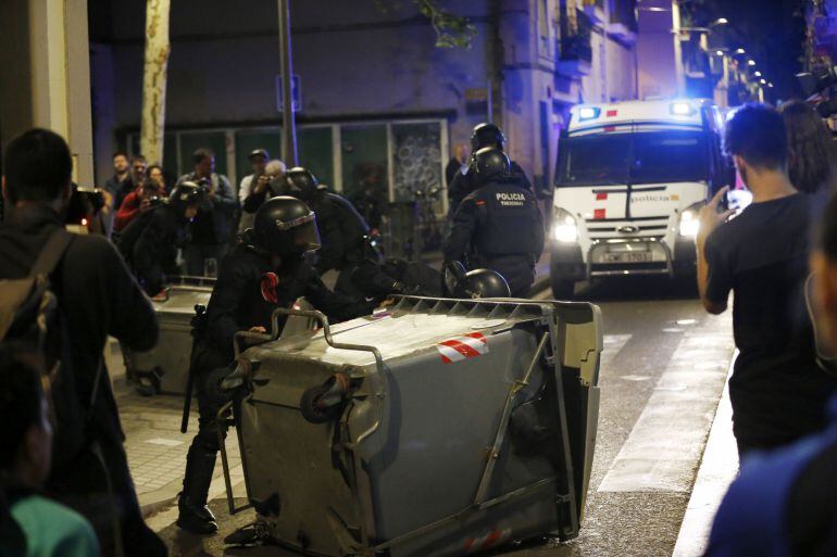 Segunda noche de disturbios en Gràcia