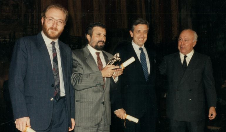 Javier Capitán, Julio César Iglesias, Luis Figuerola-Ferretti y Jesús de Polanco, en la gala de entrega de los Premios Ondas de 1990.