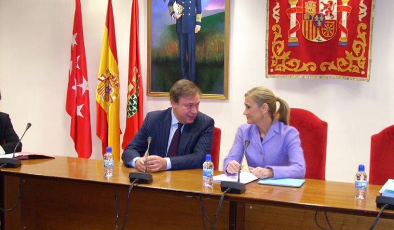 El ex alcalde Juan Soler con Cristina Cifuentes, durante la pasada legislatura