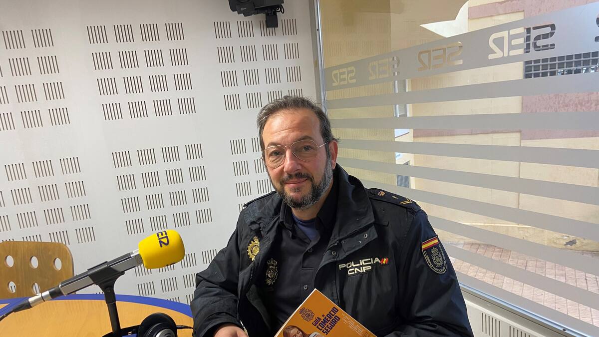 Alrededor de 80 agentes participan en la campaña de Navidad del Plan Comercio Seguro en Ibiza