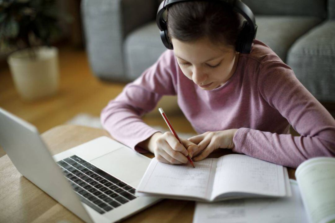 La Conselleria de Educación comenzará a repartir este lunes 14.000 tabletas entre el alumnado con dificultades de la Comunitat