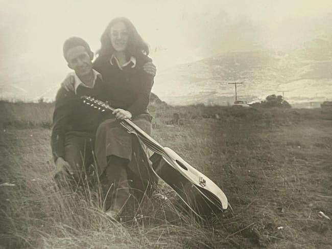 Elías, junto a Ángela en una foto de hace décadas