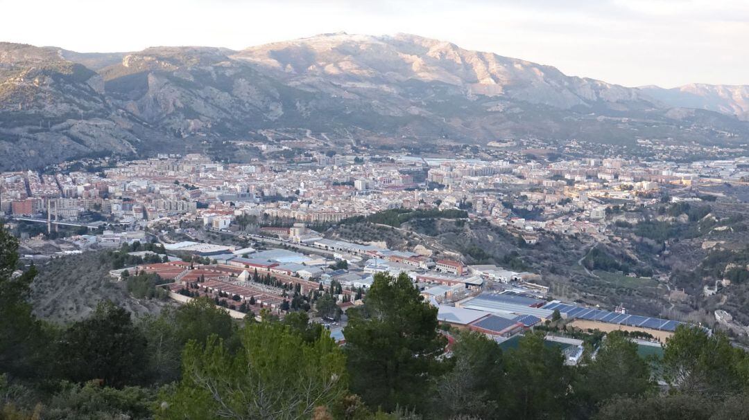 Sanidad comunica la detección de un brote de coronavirus en Alcoy con cinco personas contagiadas en el ámbito social.