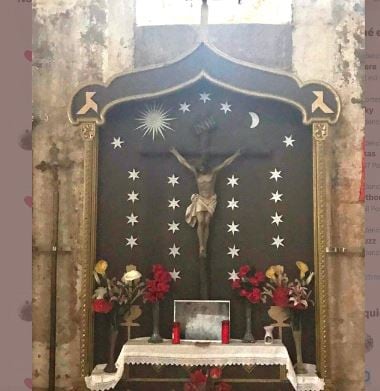 Retablo de San Úrbez con las pajaritas en la parte superior