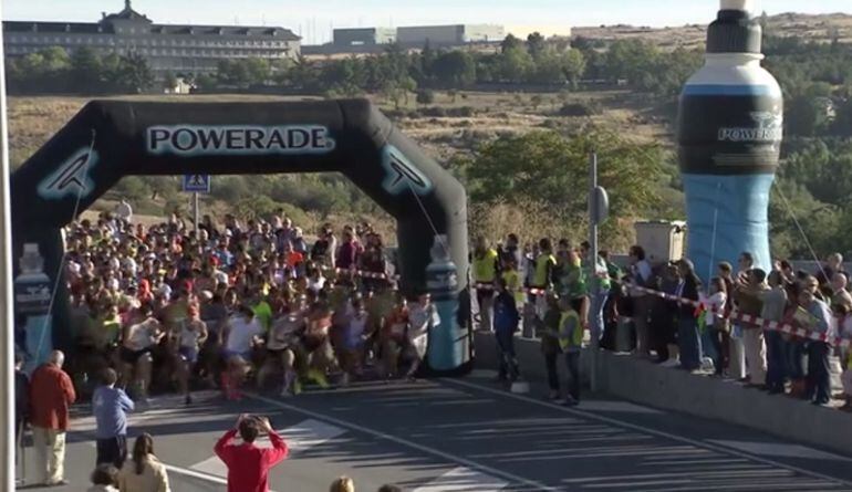 Salida de una de las anteriores ediciones de la Media Maratón Ávila Monumental