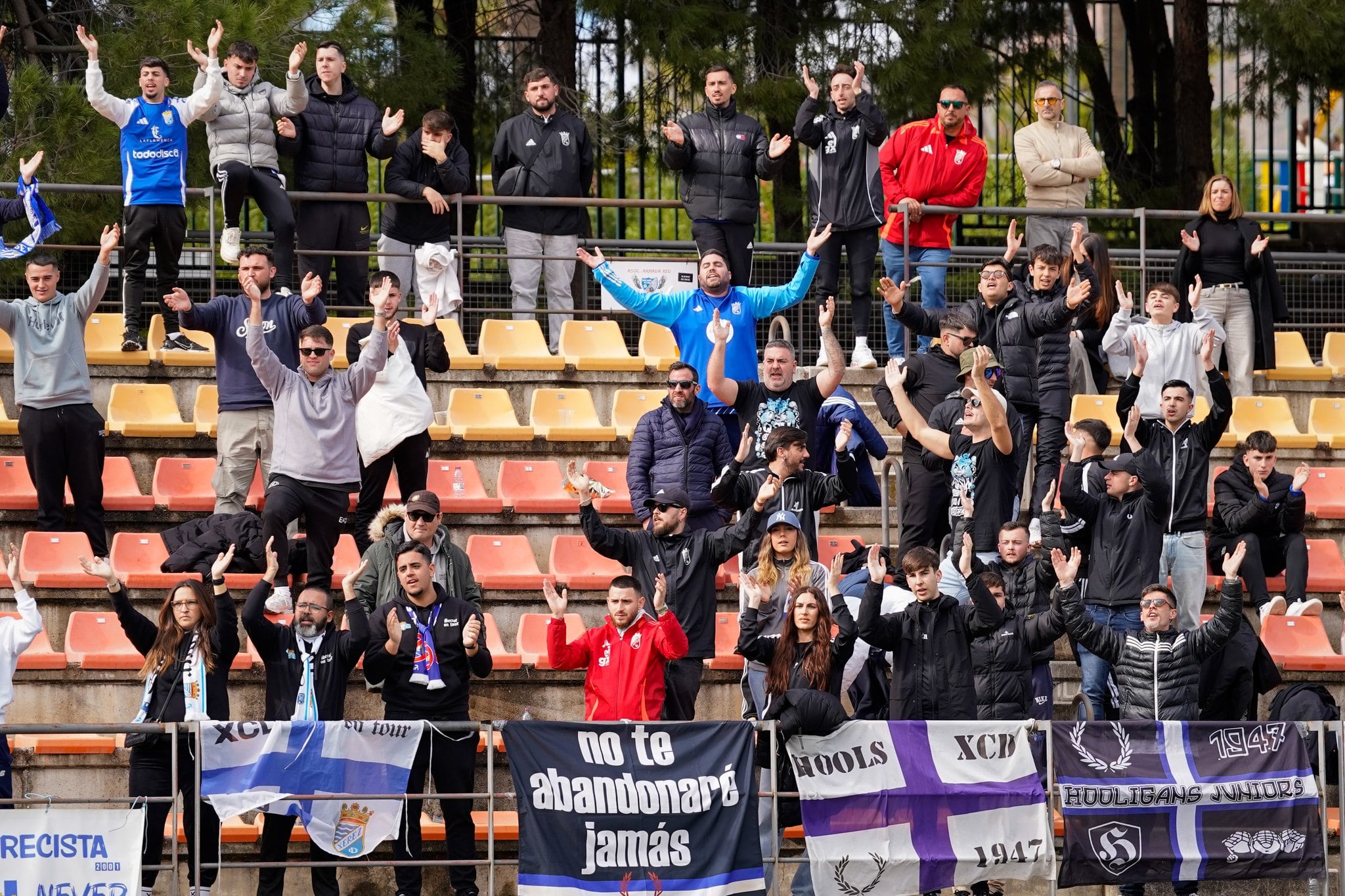 Aficionados del Xerez CD en el último desplazamiento a Estepona