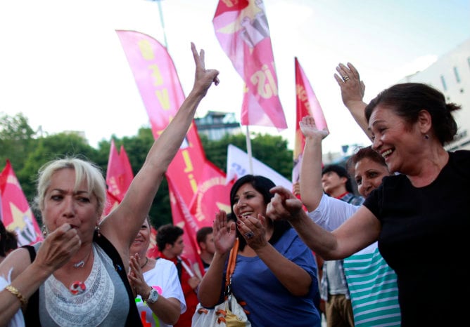 Miles de manifestantes protestan contra el gobierno en el centro de Ankara