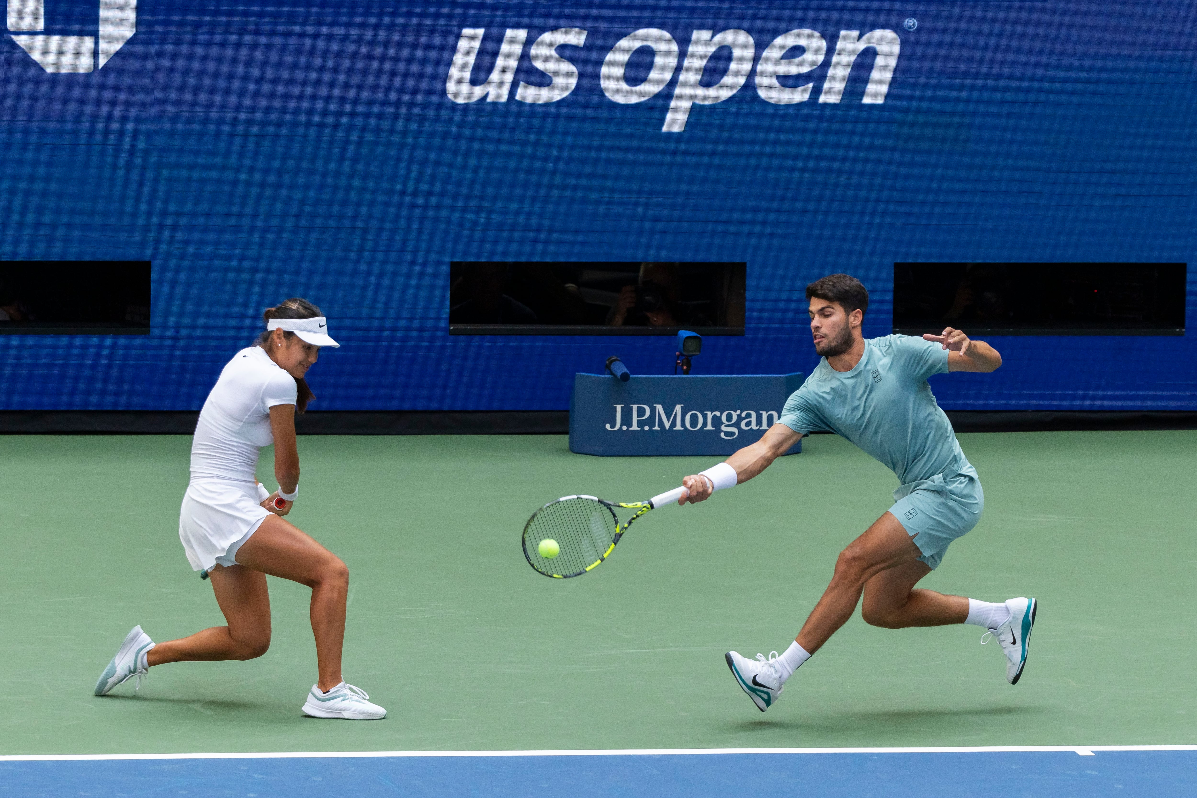 Carlos Alcaraz y Emma Raducanu durante su partido(Tenis, España, Reino Unido, Nueva York) EFE/EPA/JUSTIN LANE