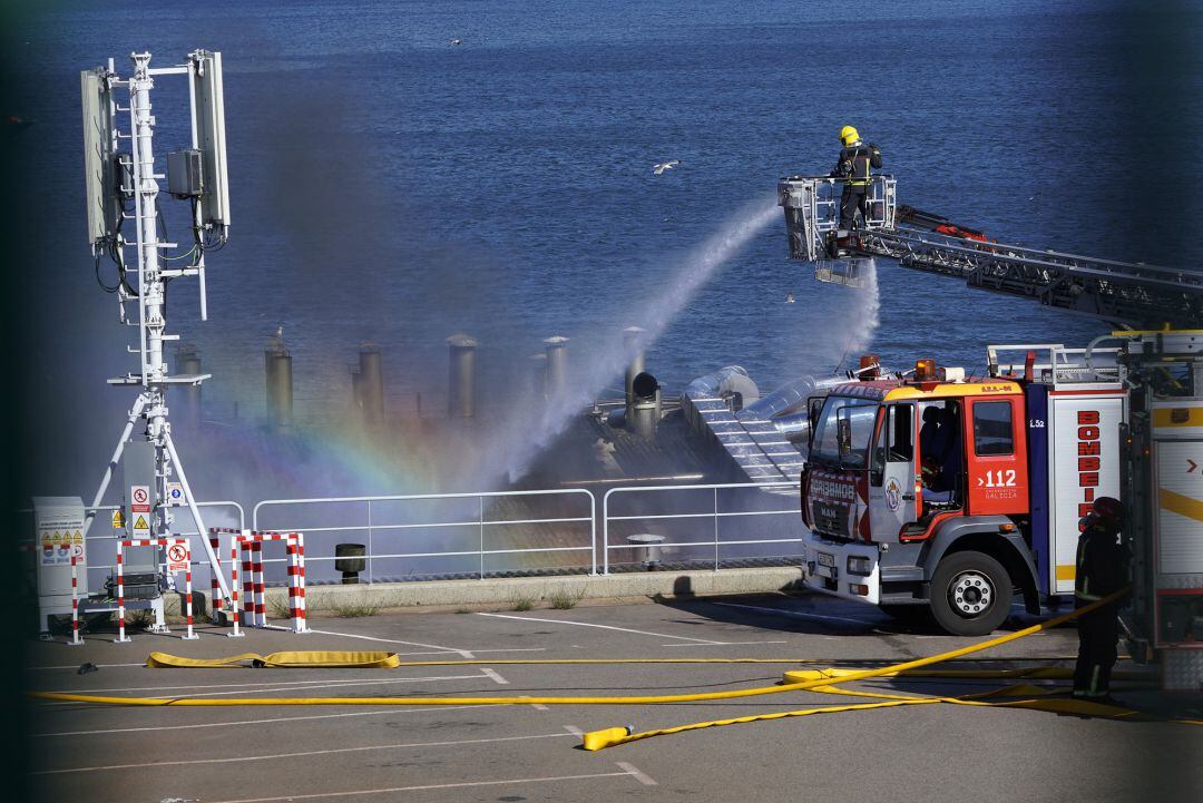 Incendio en las instalaciones de la empresa Jealsa, a 8 de mayo de 2021, en la parroquia de Abanqueiro, Boiro, A Coruña, Galicia (España).