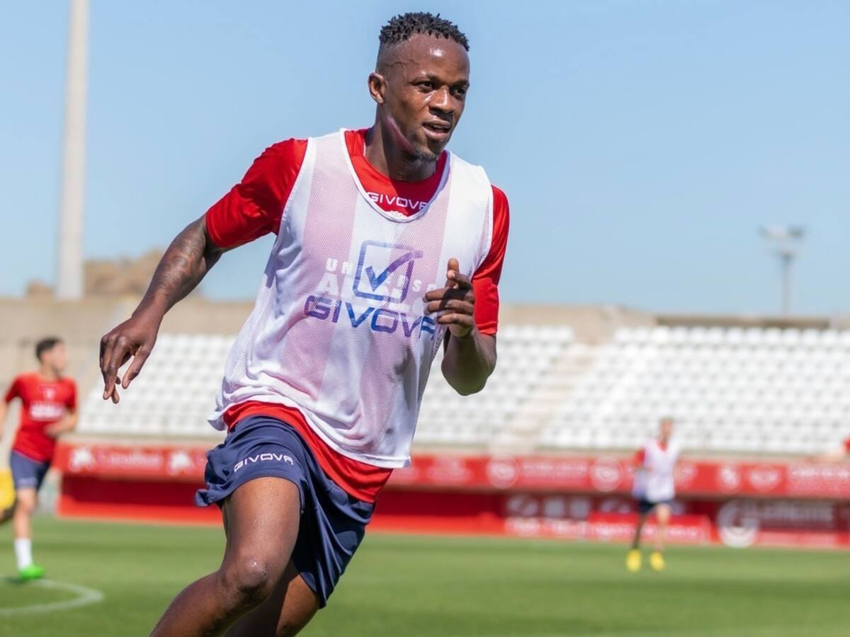 El Algeciras anuncia la renovación del defensa Admonio