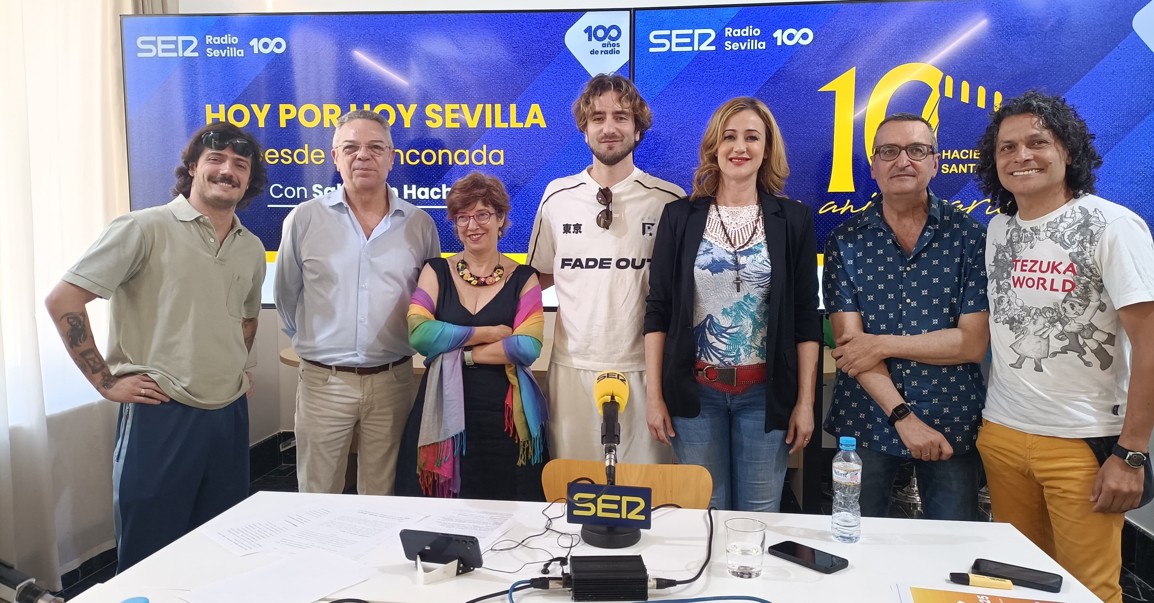 Foto de familia del programa Hoy por Hoy Sevilla realizado desde La Rinconada