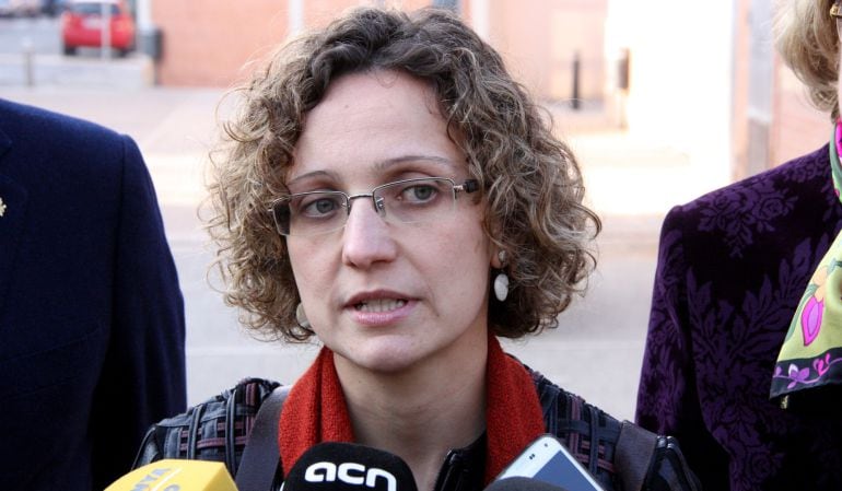 Meritxell Ruiz, atenent els mitjans de comunicació a Reus