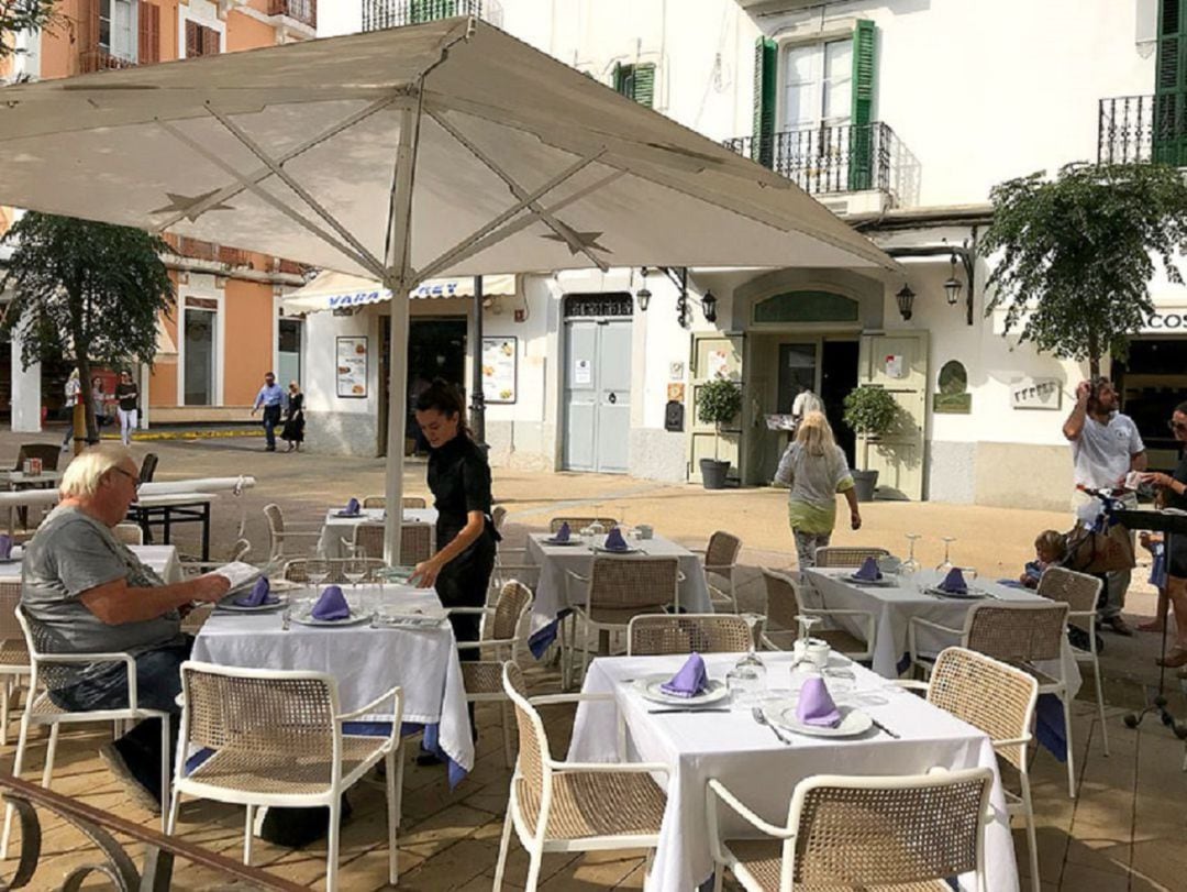 Imagen de archivo de la terraza de un restaurante de Ibiza