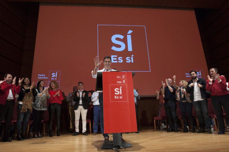 Pedro Sánchez ha llenado de militantes el aforo del Palacio de Congresos de Cádiz, con capacidad para acoger a 900 personas.