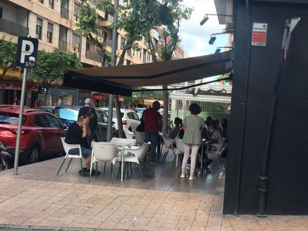 Una terraza de Elda