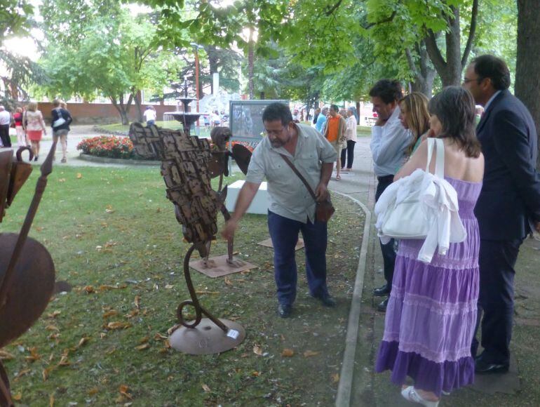 Imagen de una edición anterior de Expo-Aire, la muestra de arte en la calle que se celebra cada año en el parque de la Huerta de Guadián