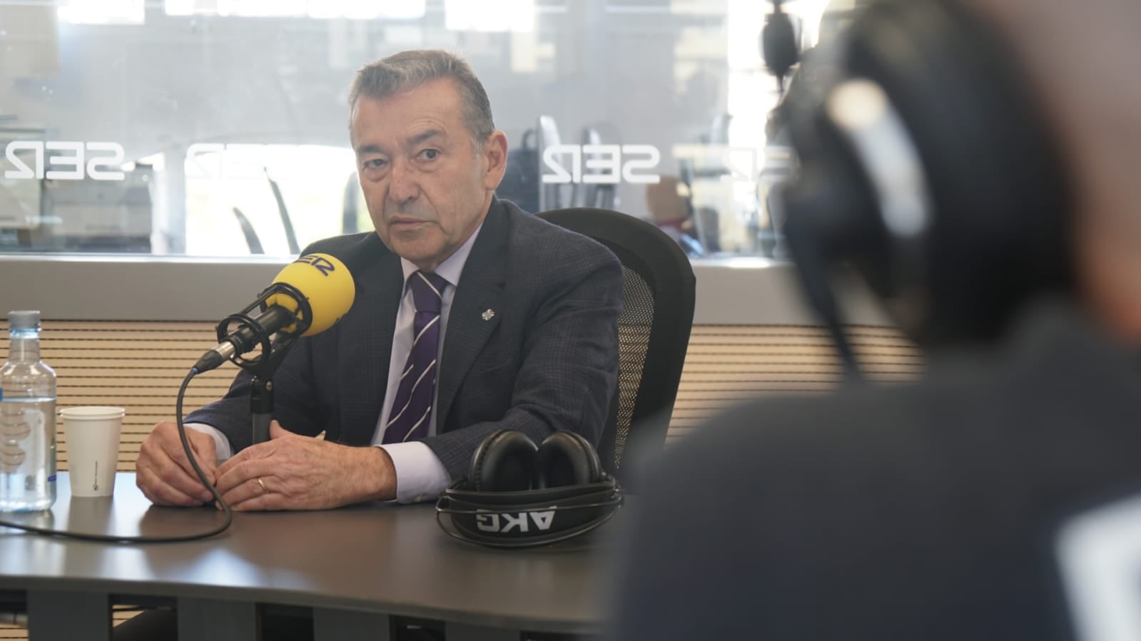 Paulino Rivero durante su visita a los estudios de Radio Club Tenerife.