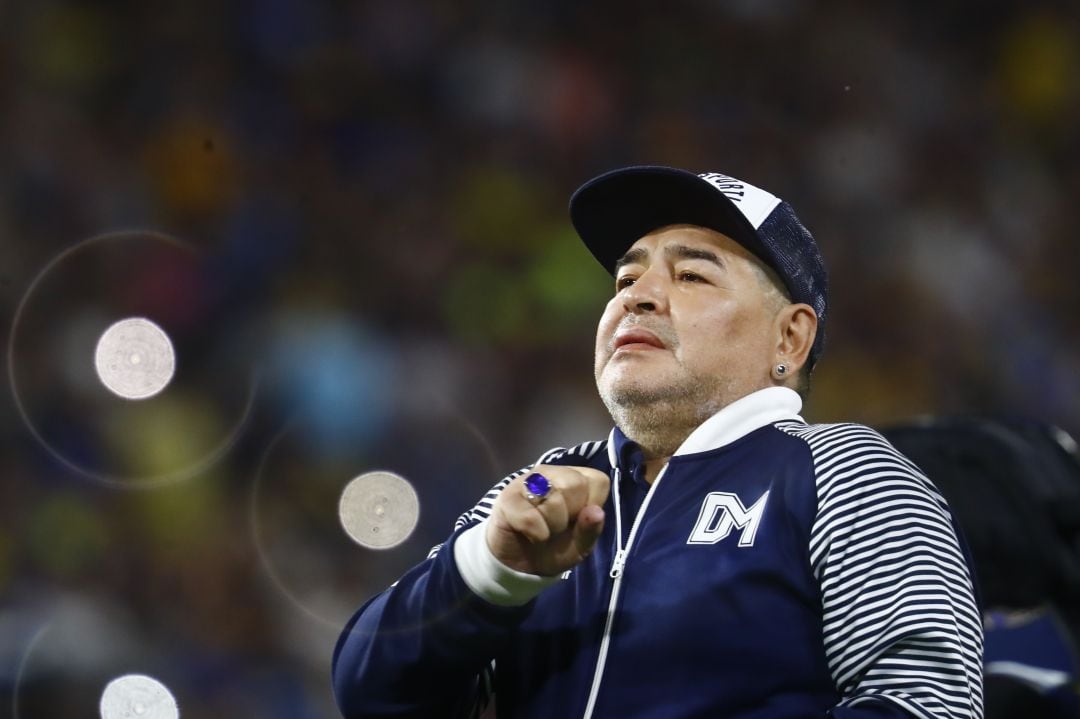 Diego Armando Maradona durante un partido entre el Boca Juniors y el Gimnasia y Esgrima La Plata, 2020. 