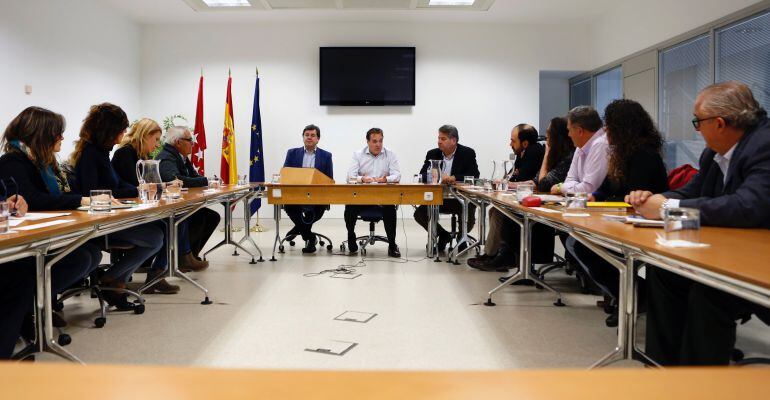 Reunión del Consejero de Medio Ambiente con la mayoría de las organizaciones ganaderas y agrícolas de la región