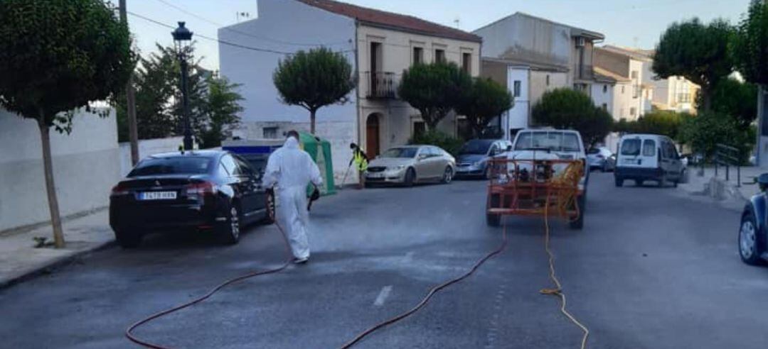Limpieza y desinfección en las calles de Bedmar.