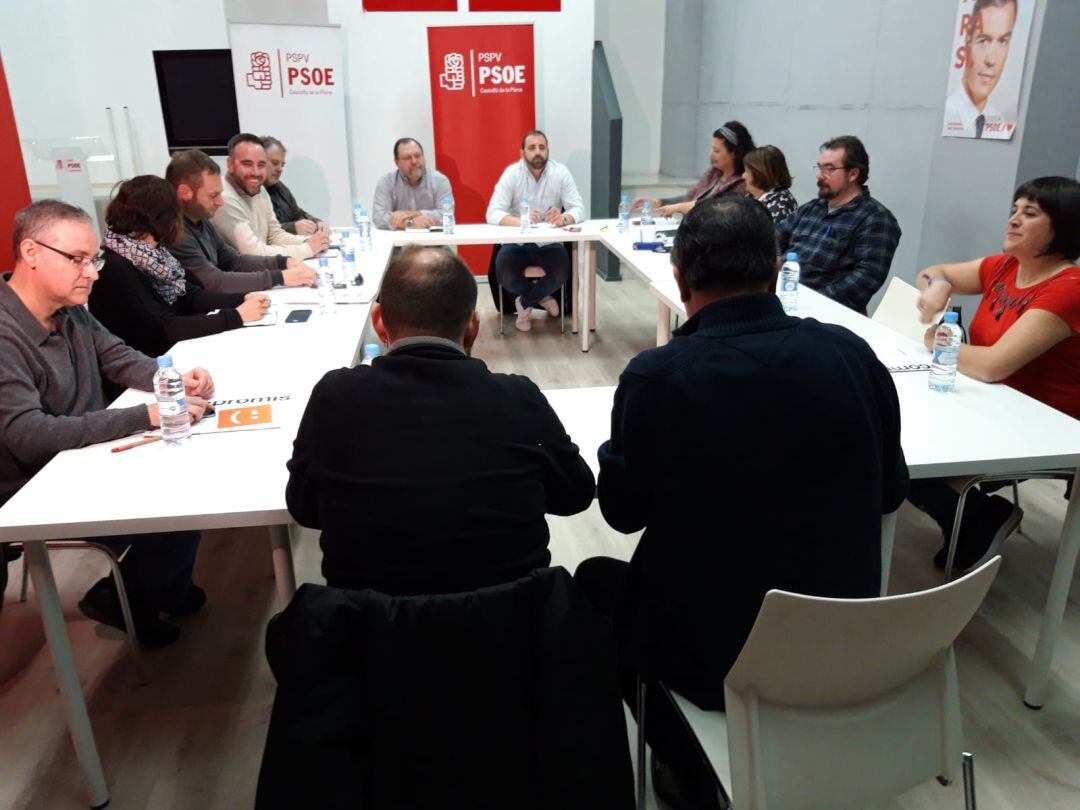 Representantes de PSPV, Compromís y Podem EUPV en la reunión celebrada este sábado en la sede de los socialistas de Castelló